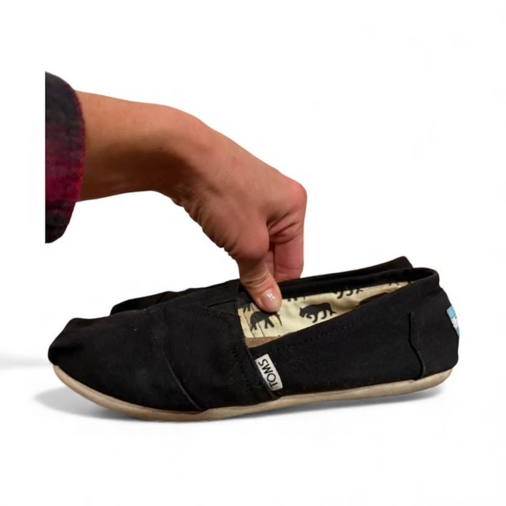 TOMS Black Classic Alpargata Slip On Flats Size 7.5- Fall Shoes, Autumn Shoes